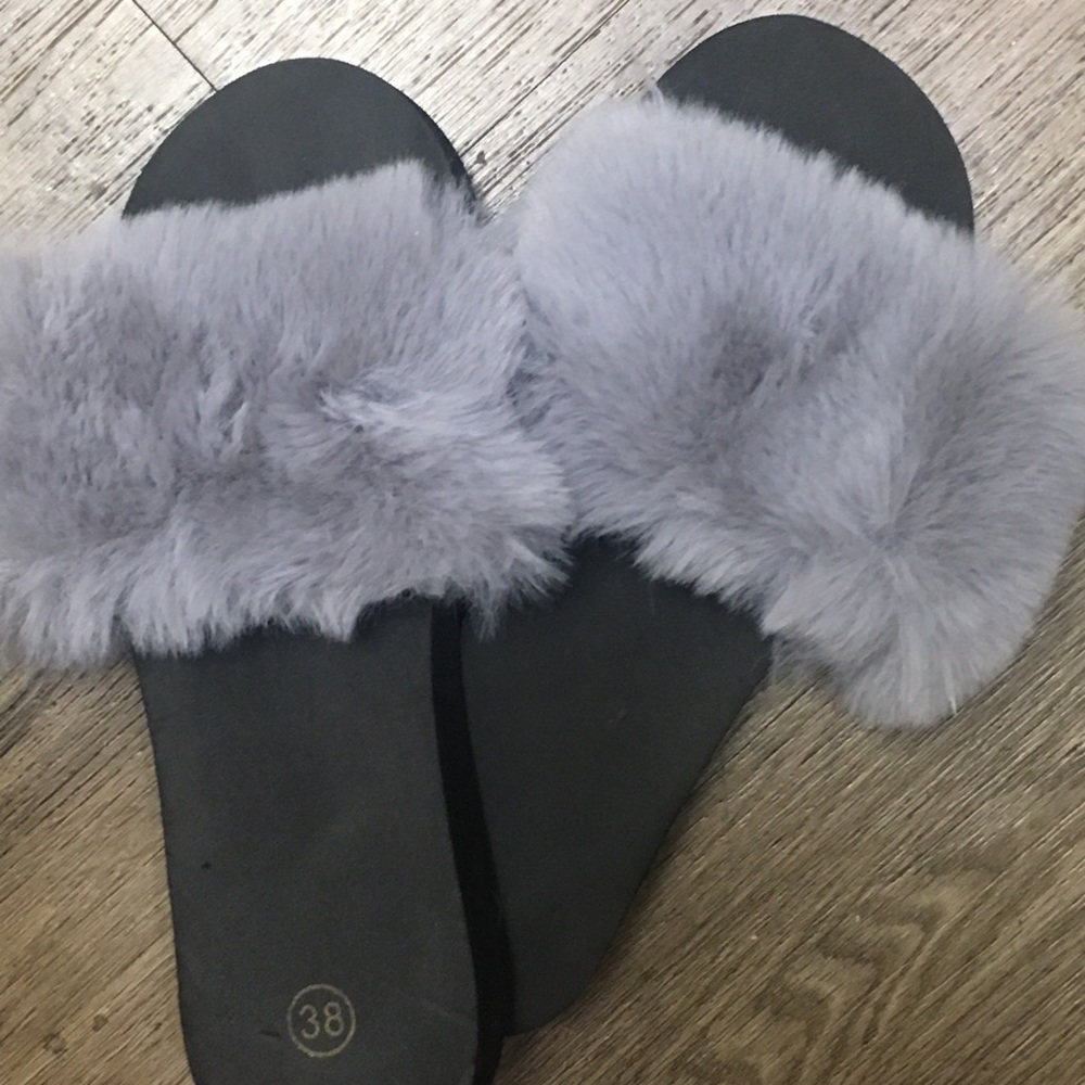 Women’s Black and Grey Fur Slippers Size 38
